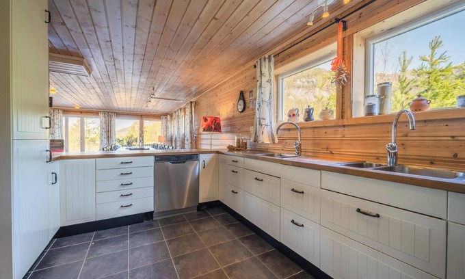 Kviteseid House | Great home for large groups in Vrådal