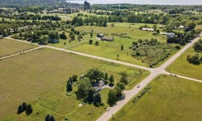 Acme House | Great home right next to the HORSE SHOW! A perfect place for your visit!nn