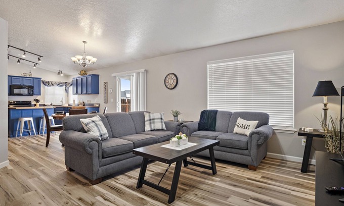 Kuna House | Great Kuna Location~Garage Games~Big Yard~Pets Welcome