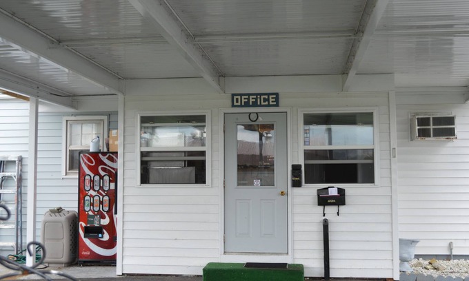 Fremont Hotel | Great Lakes Motel