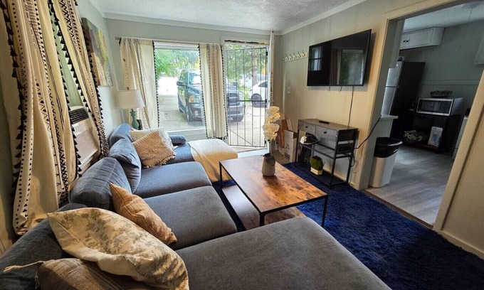 Woodmere Apartment | Great little house in Woodmere/Beachwood, Orange