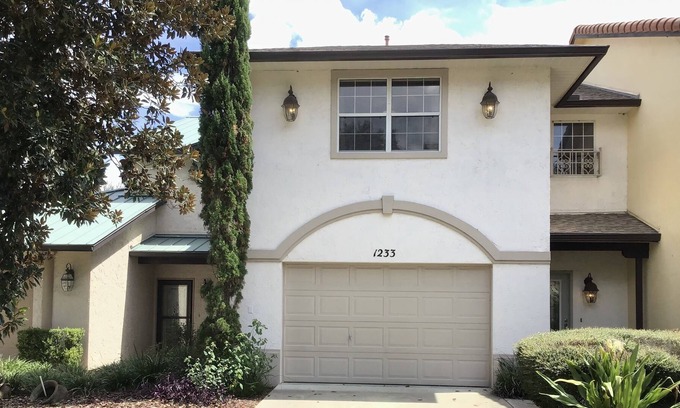The Villages Villa | GREAT LOCATION! 2 Bdrm 2.50 Bath Villa on Spanish Springs Town Square
