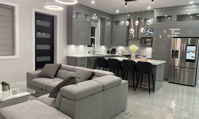 Hastings House | Great Location close to downtown, 10’ to cruiseship terminal, whistler, Capilano