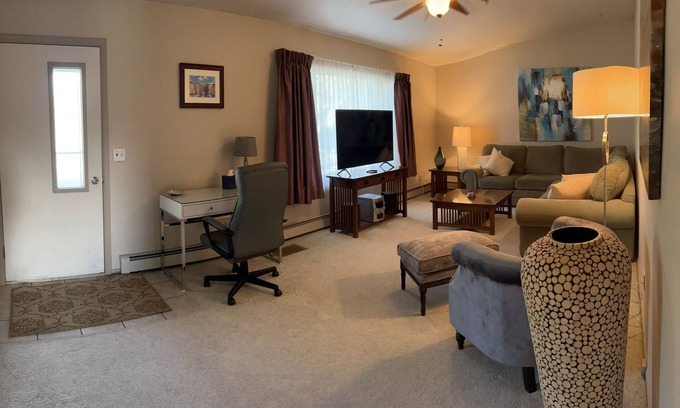 Riverton House | Great Location for your Riverton Stay