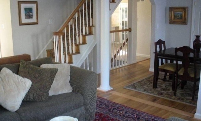 Pimmit House | Great location in Falls Church