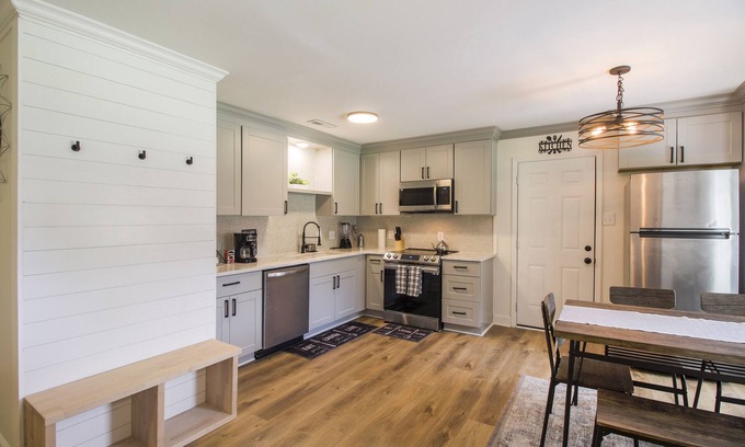 Pooler House | GREAT LOCATION!!!! Manden. The Perfect get away in Pooler/Savanna.