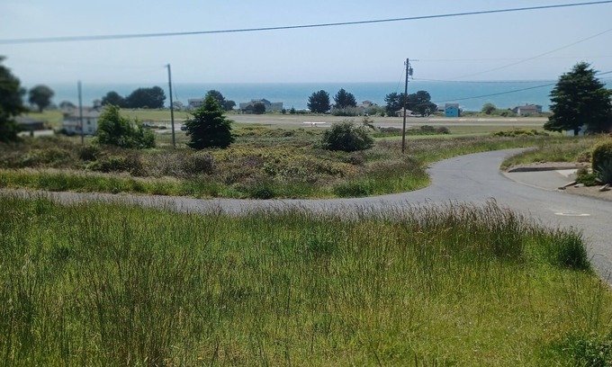 Shelter Cove Apartment | Great location on a 9 hole, golf course, short walk to the ocean.