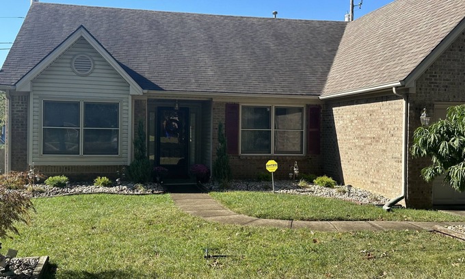 Lexington House | Great Location! Plenty of space 3BR/2 Bath Ranch Style home.