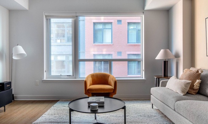 Mount Vernon Triangle Apartment | Great Mount Vernon Studio w/Rooftop Pool, nr Metro, by Blueground