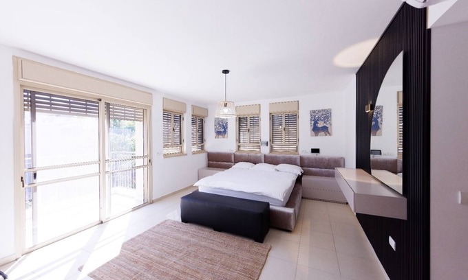 Hod HaSharon House | Great neighborhood ! great for large group of people.