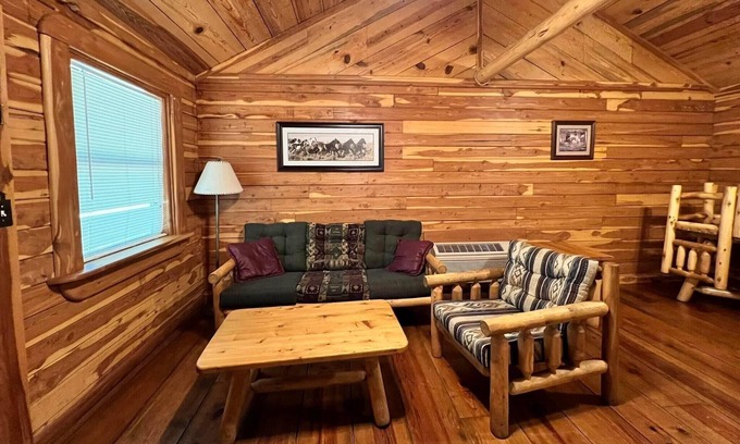 Fifty-Six Cabin | Great Oaks Cabins - Cabin 2.