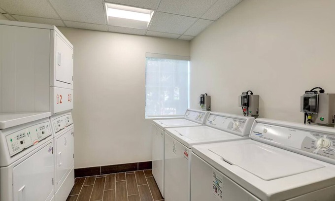 San Jose Resort | Great Pick! Unit with Kitchen, Free Breakfast, Outdoor Pool, Pet-friendly!