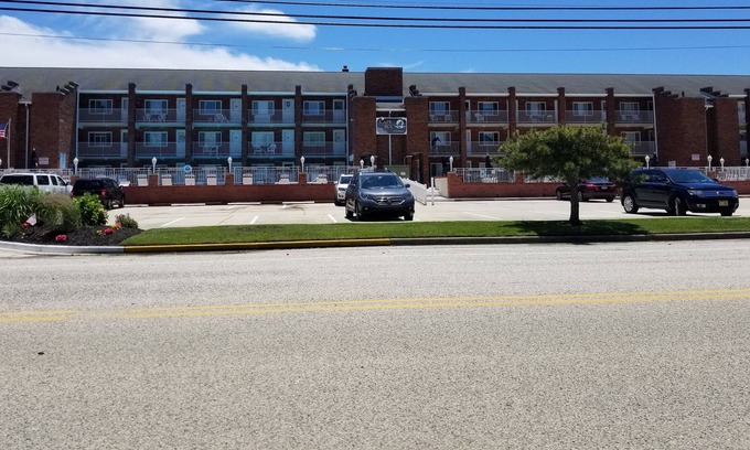 Admiral Estates Condo | Great Place and on the beach block