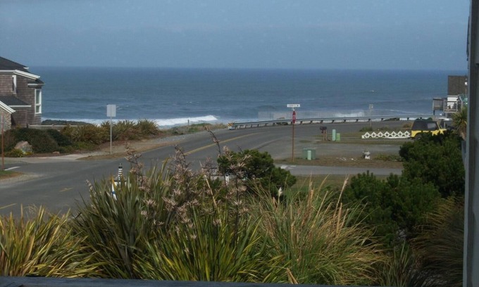 Bandon Condo | Great Place For A Family Vacation - Close to Beach -