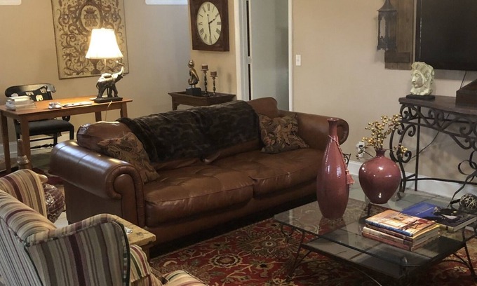 Tuscaloosa House | GREAT PLACE FOR TRAVELING NURSES- A couple of miles from DCH Regional Hospital.