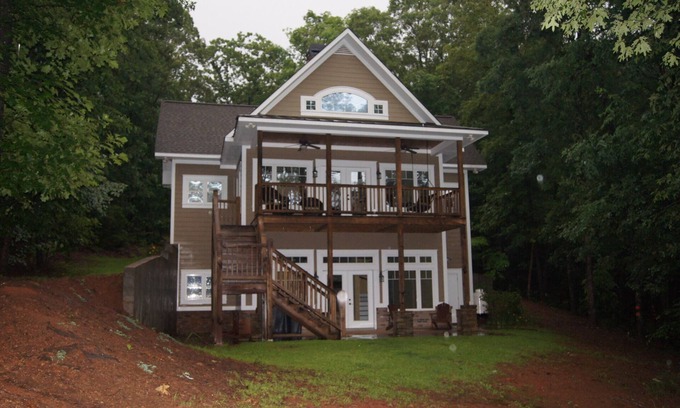 Reed Creek House | GREAT RATES! Deep Water, Great House, & Awesome Location!