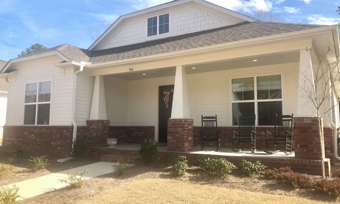 Oxford House | Great Rates for SEC Football! Book now!