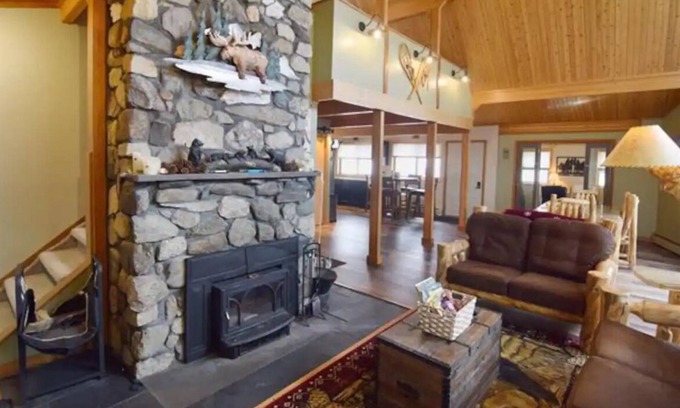 Carroll House | Great roomy home for entertaining just a few miles from Bretton Woods.