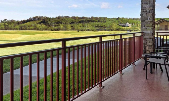 Sevierville Resort | Great Smokies Lodge 3-BR Presidential sleeps 8 includes WILDERNESS WATER PARK