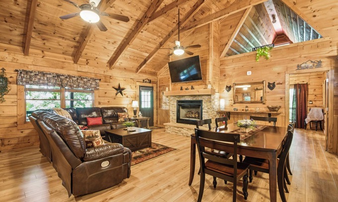 Kodak Cabin | Great Smoky Mountain, Hot Tub, Mins to Dollywood