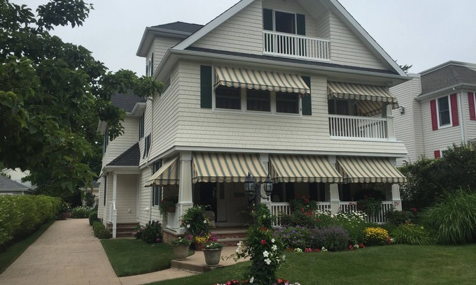Spring Lake House | Great spring lake location!