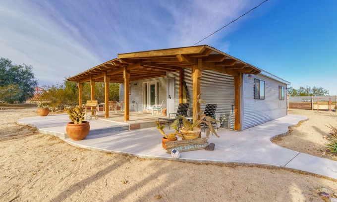 Twentynine Palms House | Great stargazing ~ EV Charging Station ~ Pets Welcomed