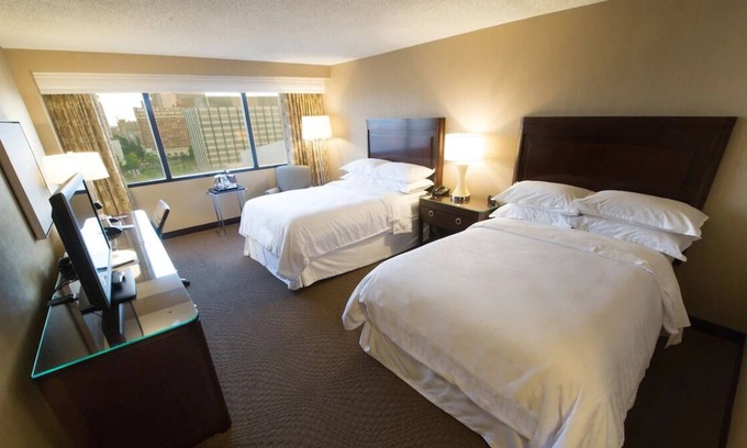Pinch District House | Great Stay, Superb Location! 2 Great Units, Restaurant and Bar, Right on Trolley Stop