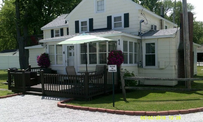 Geneva-on-the-Lake House | Great Strip Location|WalktoLake|Wine Country|AC|Grill&Firepit|FamilyFriendly