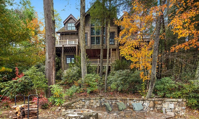 Lake Toxaway House | GREAT time for an Escape to Nature's Elegant Lakeside Mountain Retreat 6br/8bath