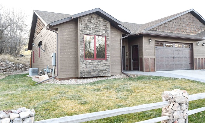 Spearfish Cabin | Great TwinHome w/ Full Game Room Large Open Kitchen & Close to Spearfish Park