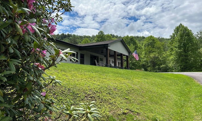 Andrews House | Great vacation home for your next adventure. Located in Andrew’s North Carolina.