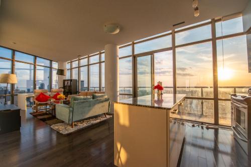 Bay Cloverhill House | Great View High Rise in Central Toronto