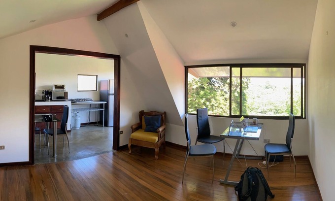 Roble Apartment | Great view of the mountains while in San Jose.