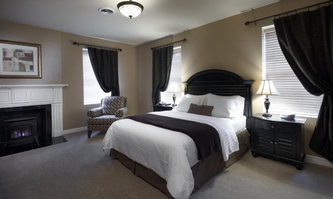 Old Town Historic District Apartment | Greaves Sweet Escape