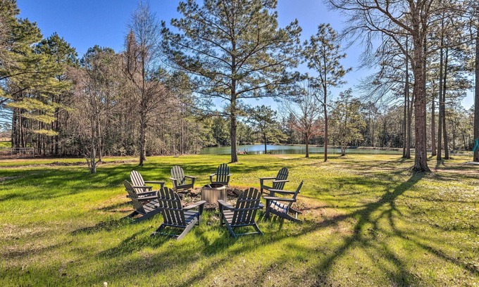 Molino House | 'Green Acres' Home w/Fire Pit + Fishing Pond