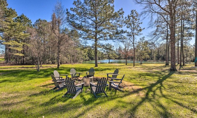 Molino House | Green Acres Home with Fire Pit and Fishing Pond