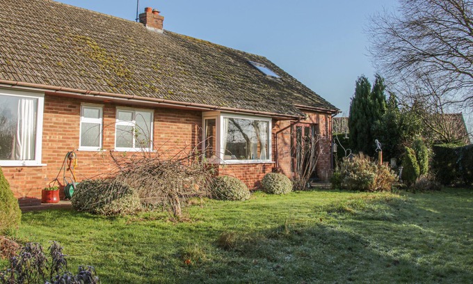 Yarpole Cottage | GREEN ACRES, pet friendly, character holiday cottage in Yarpole