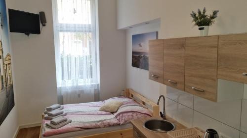 Neukoelln Apartment | Green Apartment KM4 Studio with terrace