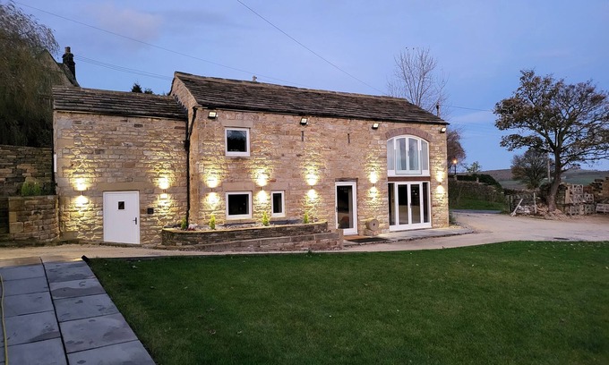 Wharncliffe Cottage | GREEN BARN, pet friendly, character holiday cottage in Oughtibridge