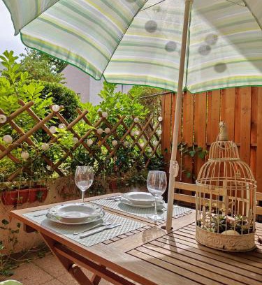 Ferencvaros Apartment | Green City Apartment Budapest - FREE GARAGE, AC, BALCONY, WI-FI