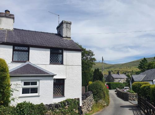 Bangor House | Green Cottage - Snowdonia