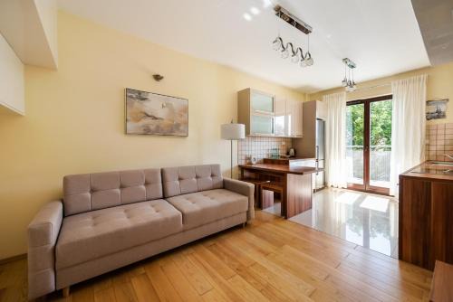 Bemowo Apartment | Green District 2BR AirConditioned P by BookingHost