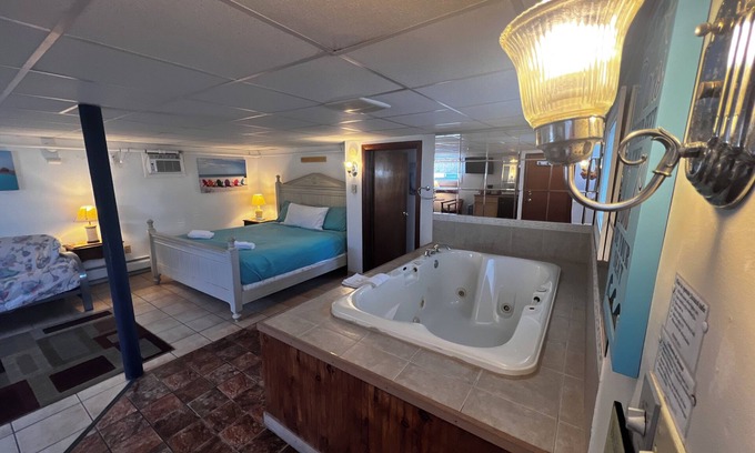 Old Orchard Beach Hotel | Green Dolphin Motel