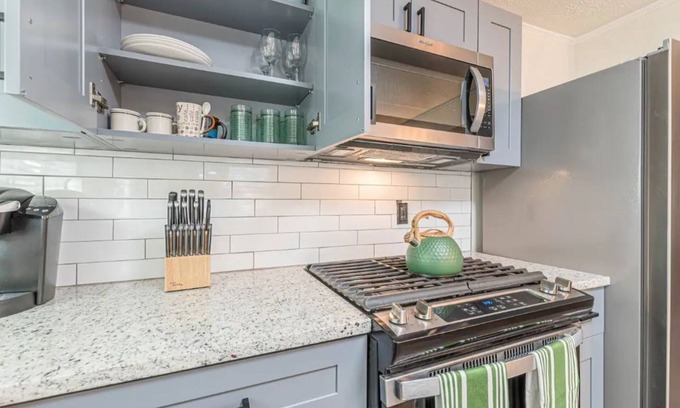 Hapeville Cottage | Green Door In Hapeville #1n