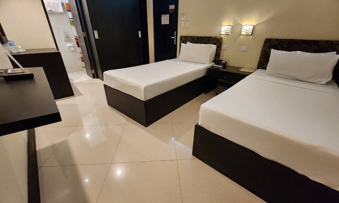 Calamba Hotel | Green Glass Hotel