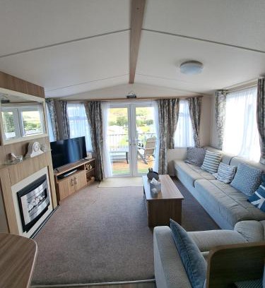 Aberystwyth House | Green Heaven at Clarach Bay Spacious 3 BedPet Friendly Luxury Steps from the Sea