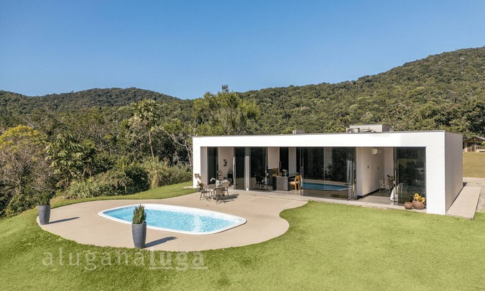 Camboriu House | Green Hill - Nature site with lake and swimming pool