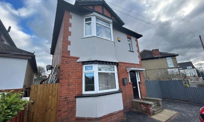 Leeds Apartment | Green Hill Stay