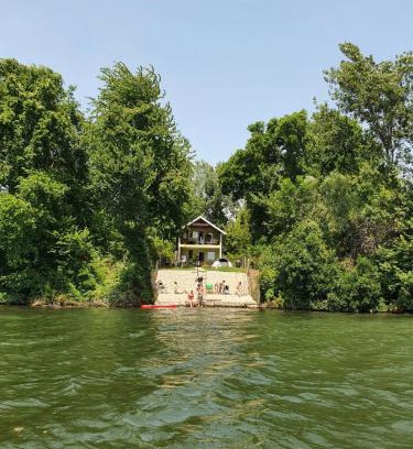 Central Serbia House | green house at silver lake