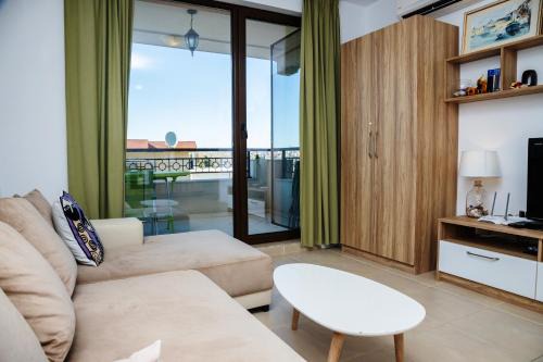 Sozopol Apartment | Green Life One-Bedroom Apartment with Sea View by Flаt Manаger